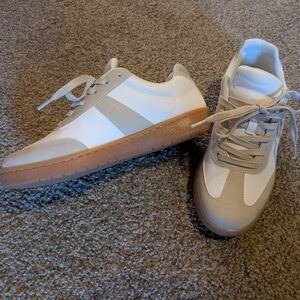 Stylish White and Tan Men's Sneakers